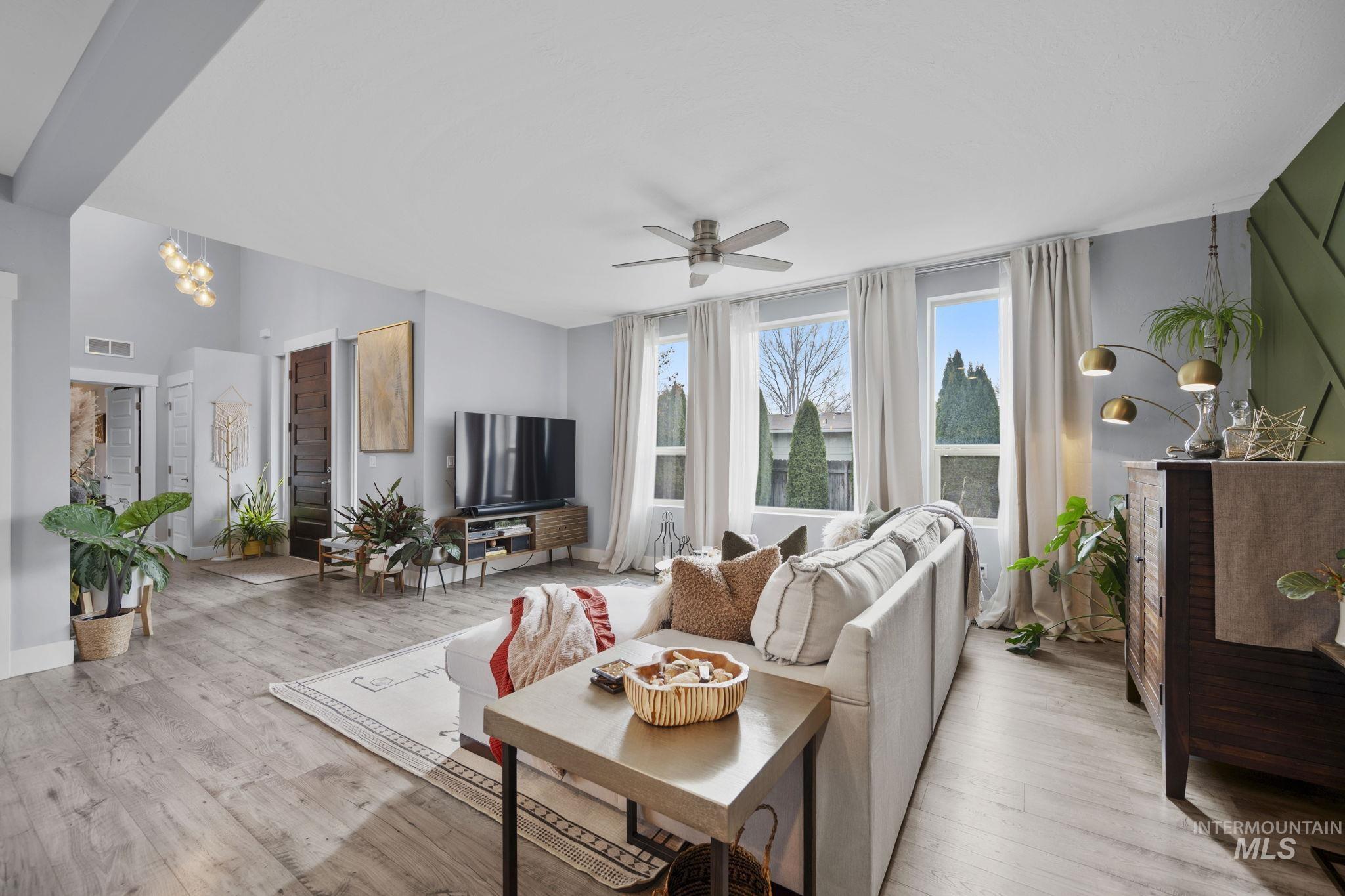 1634 W Wright Street