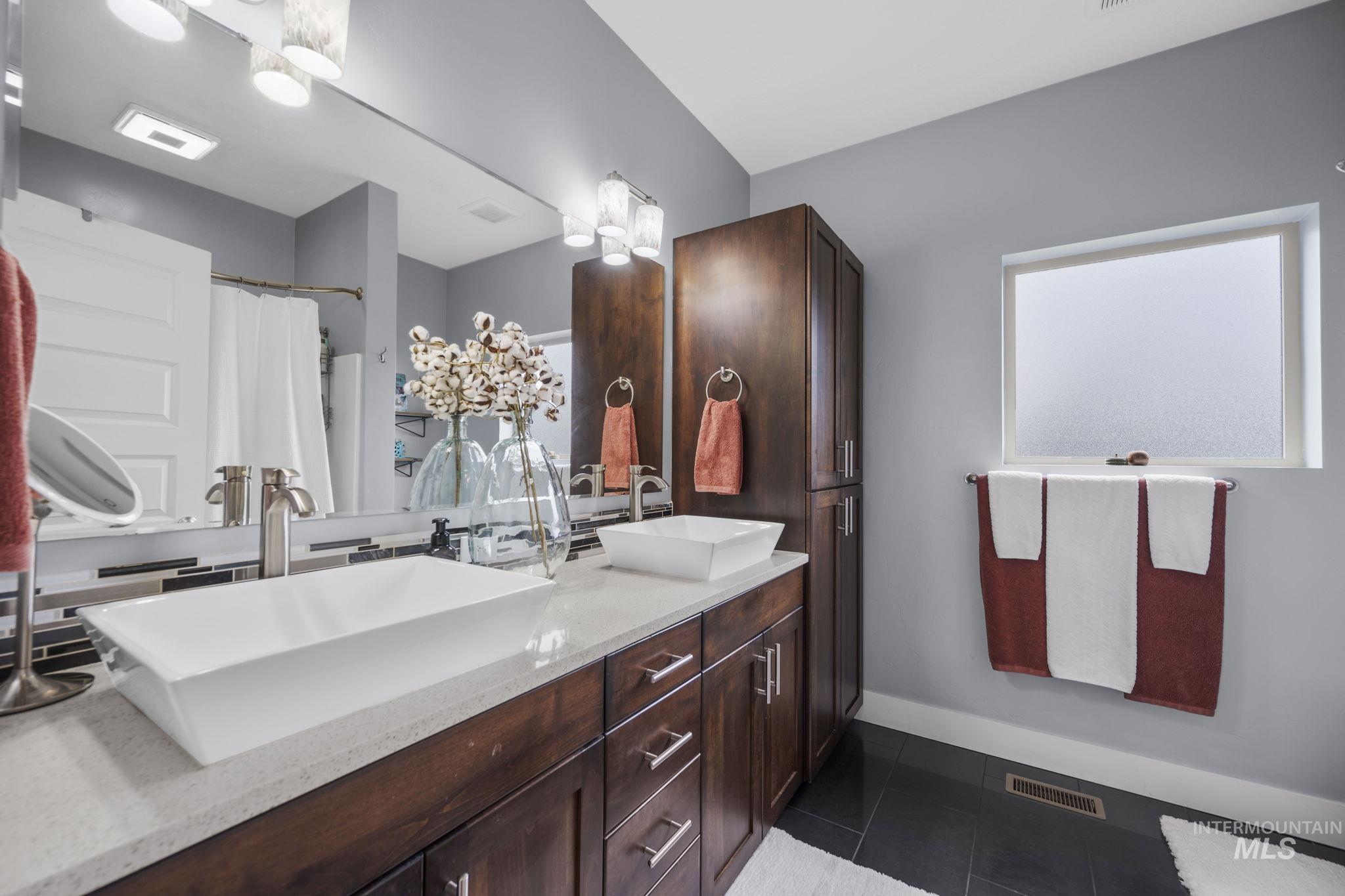 1634 W Wright Street