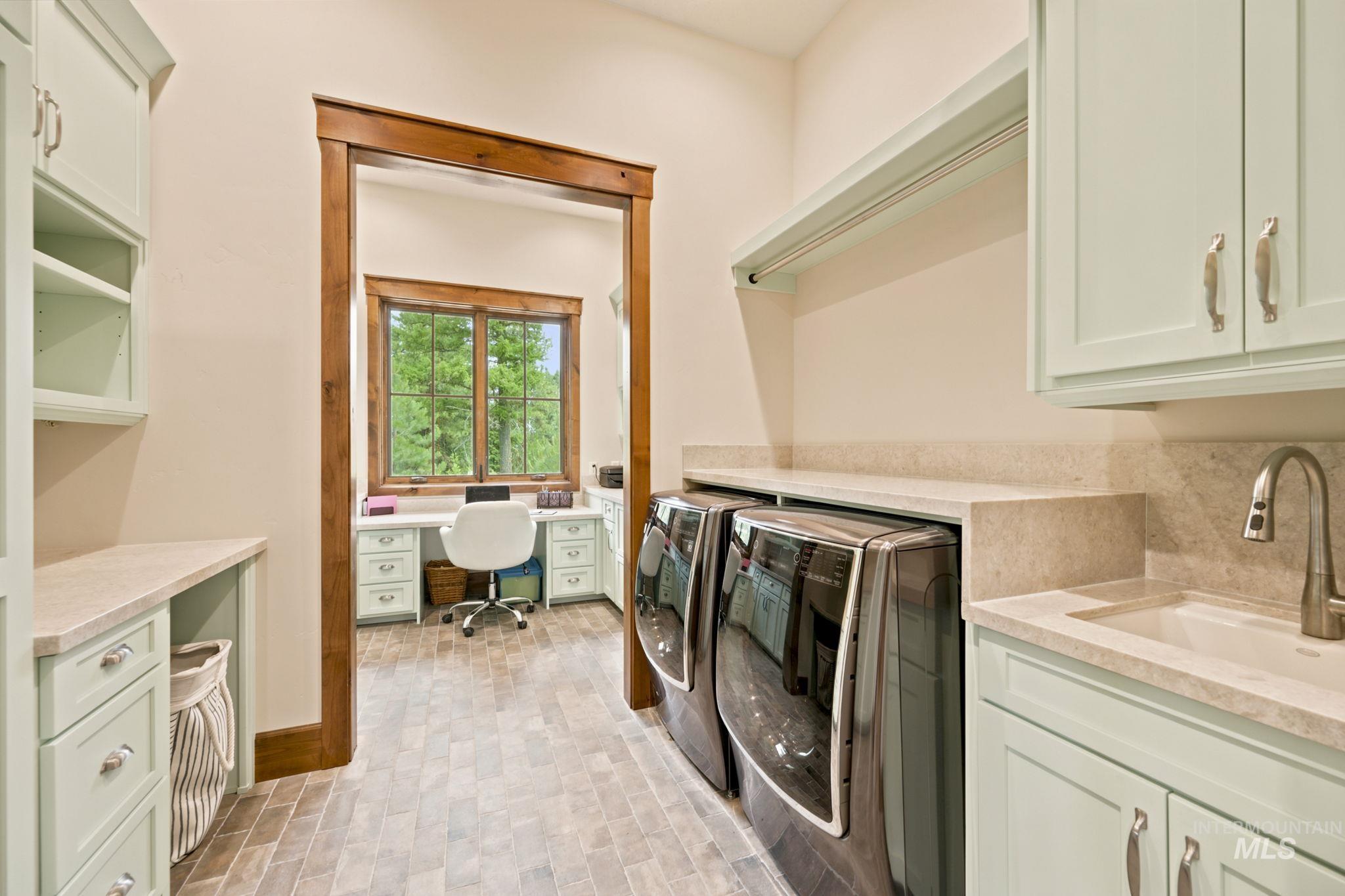 976 Discovery Drive