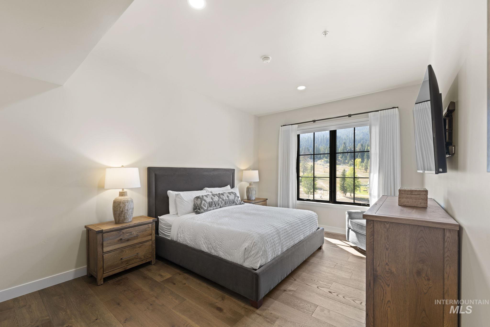 700 Village Dr. Unit: 403