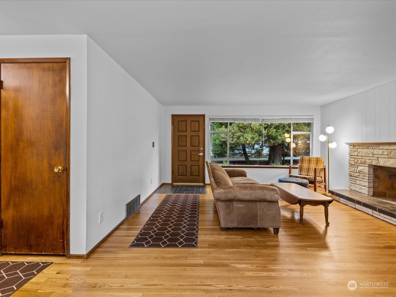 255 NW Alder Court