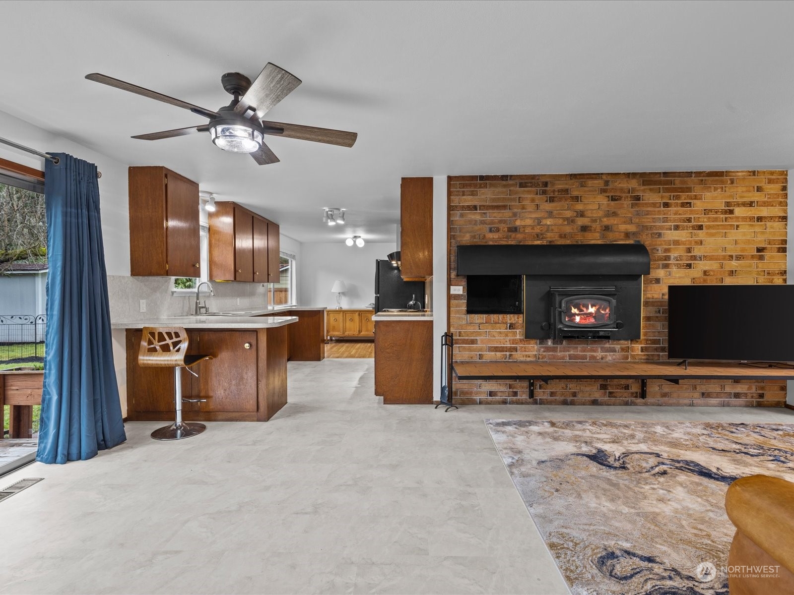 255 NW Alder Court