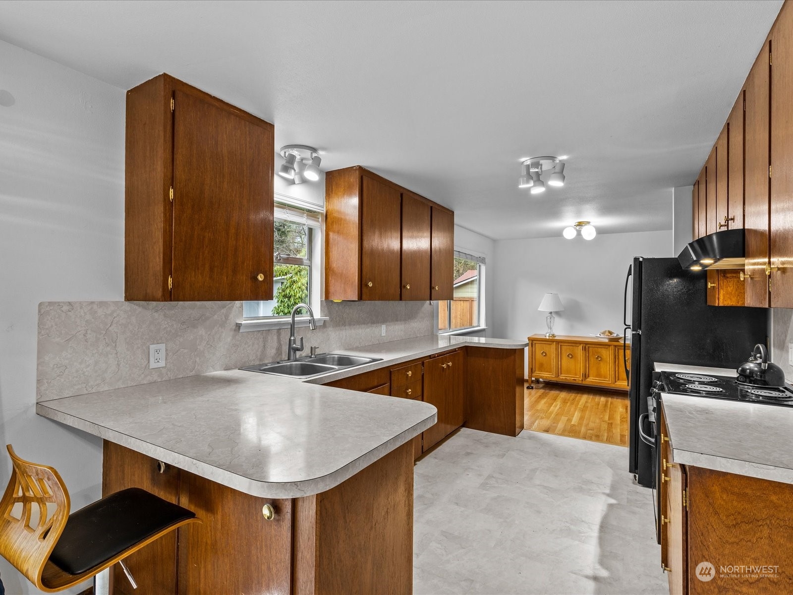 255 NW Alder Court
