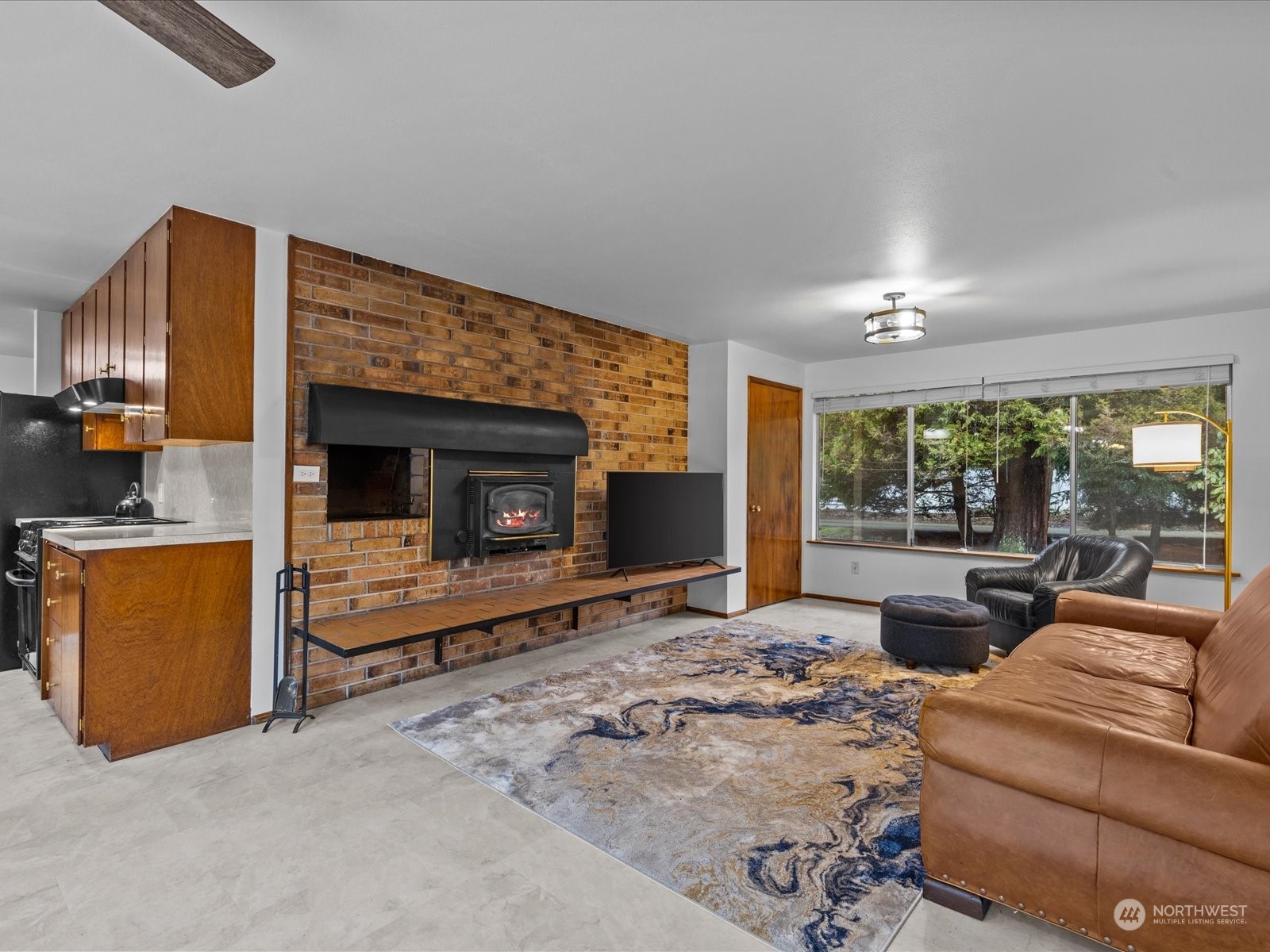 255 NW Alder Court