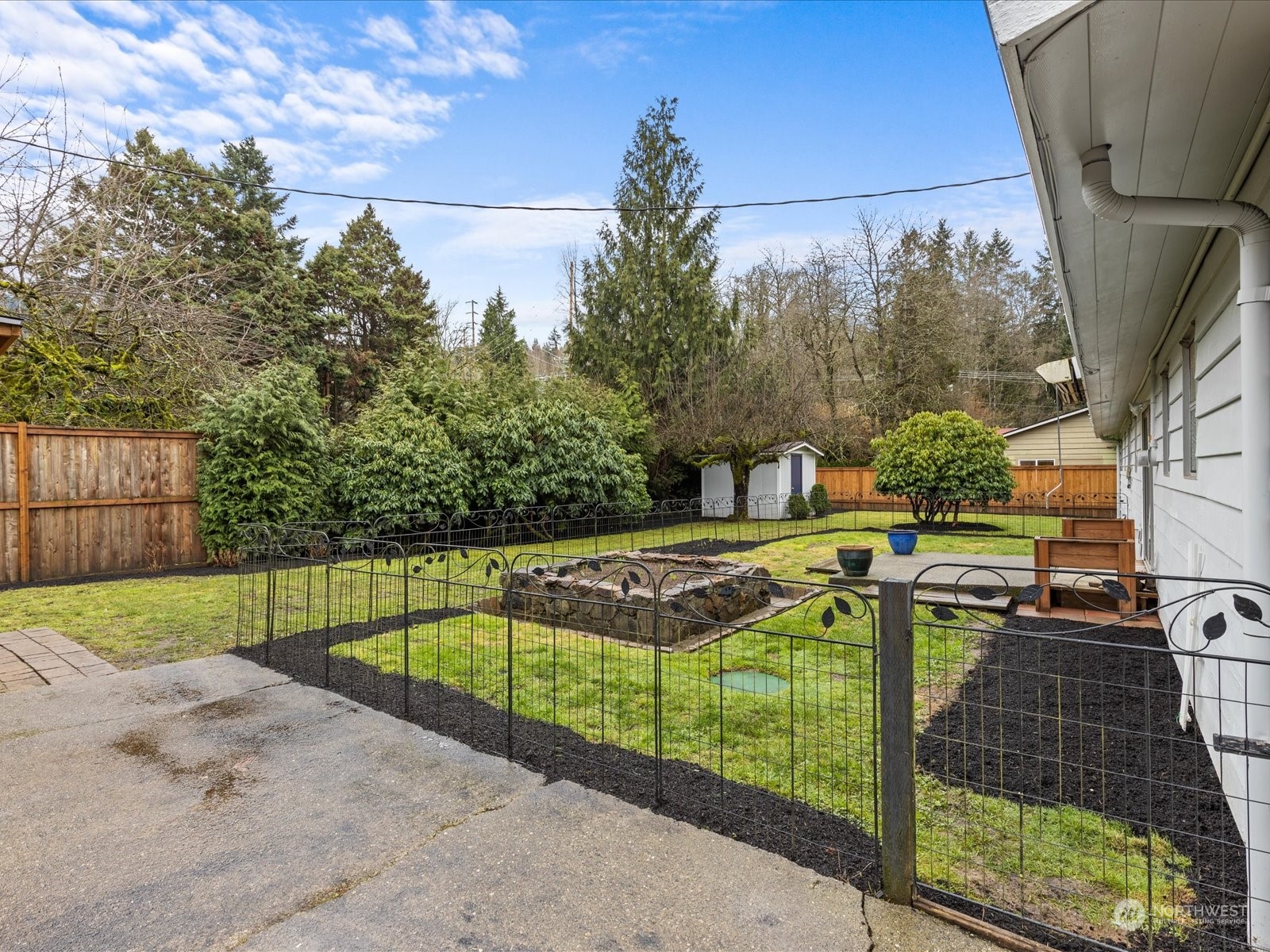 255 NW Alder Court