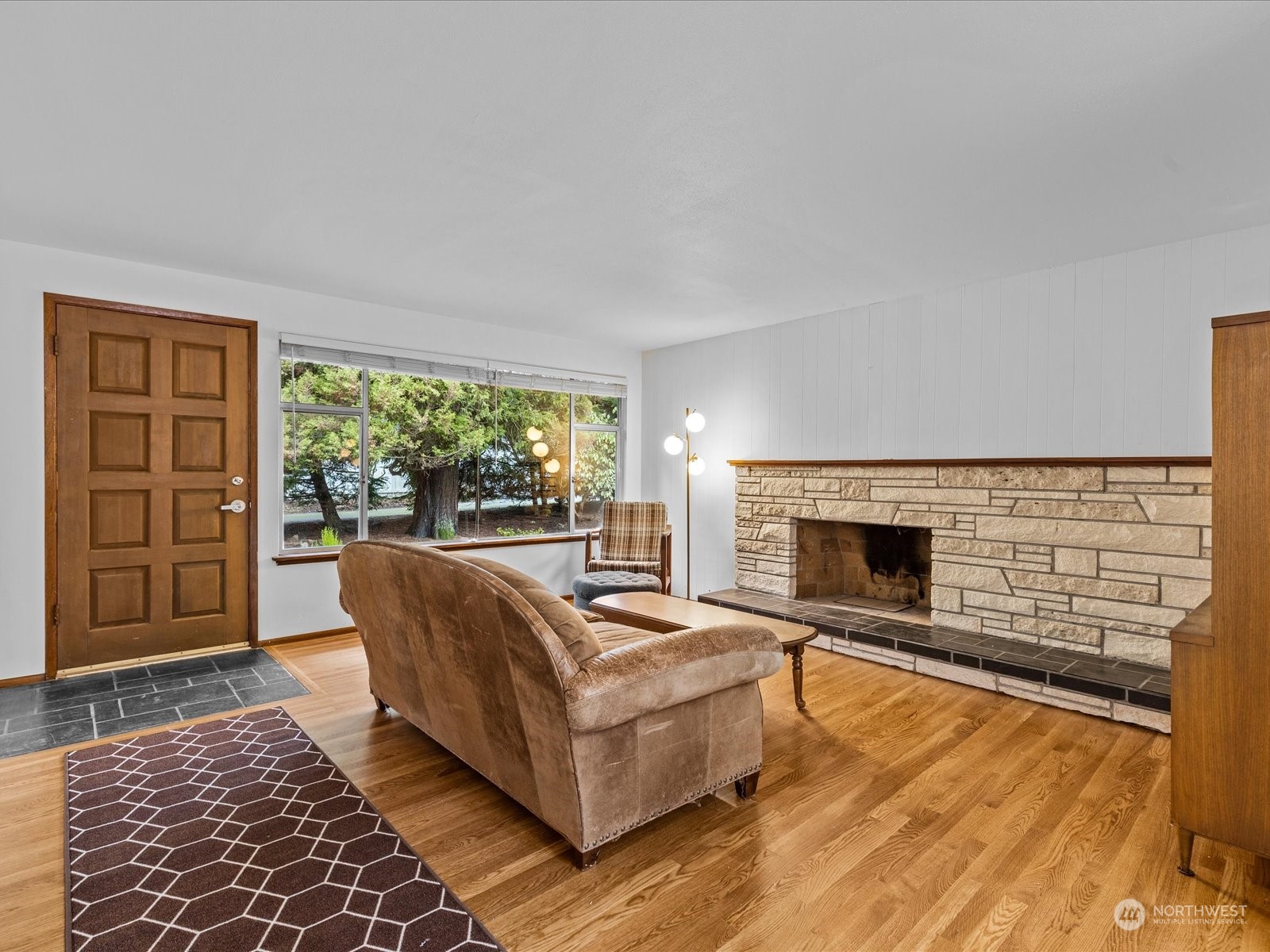 255 NW Alder Court