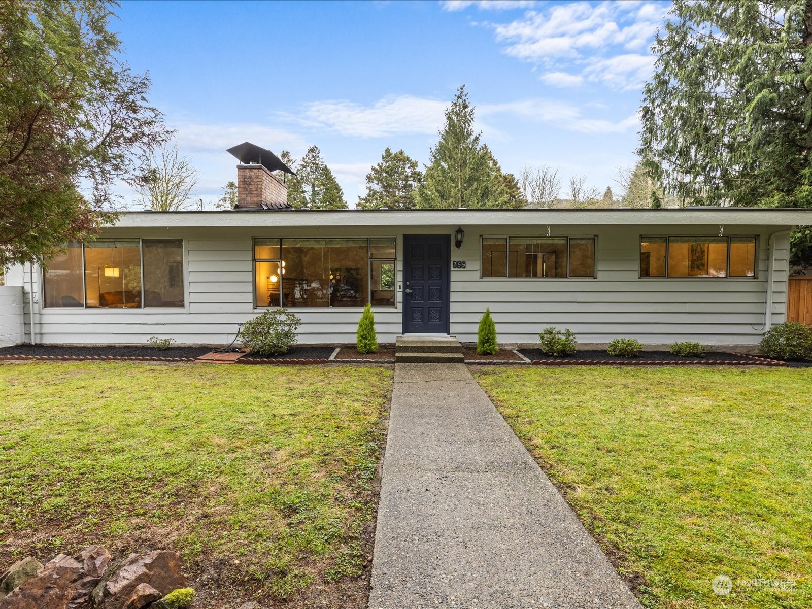 255 NW Alder Court