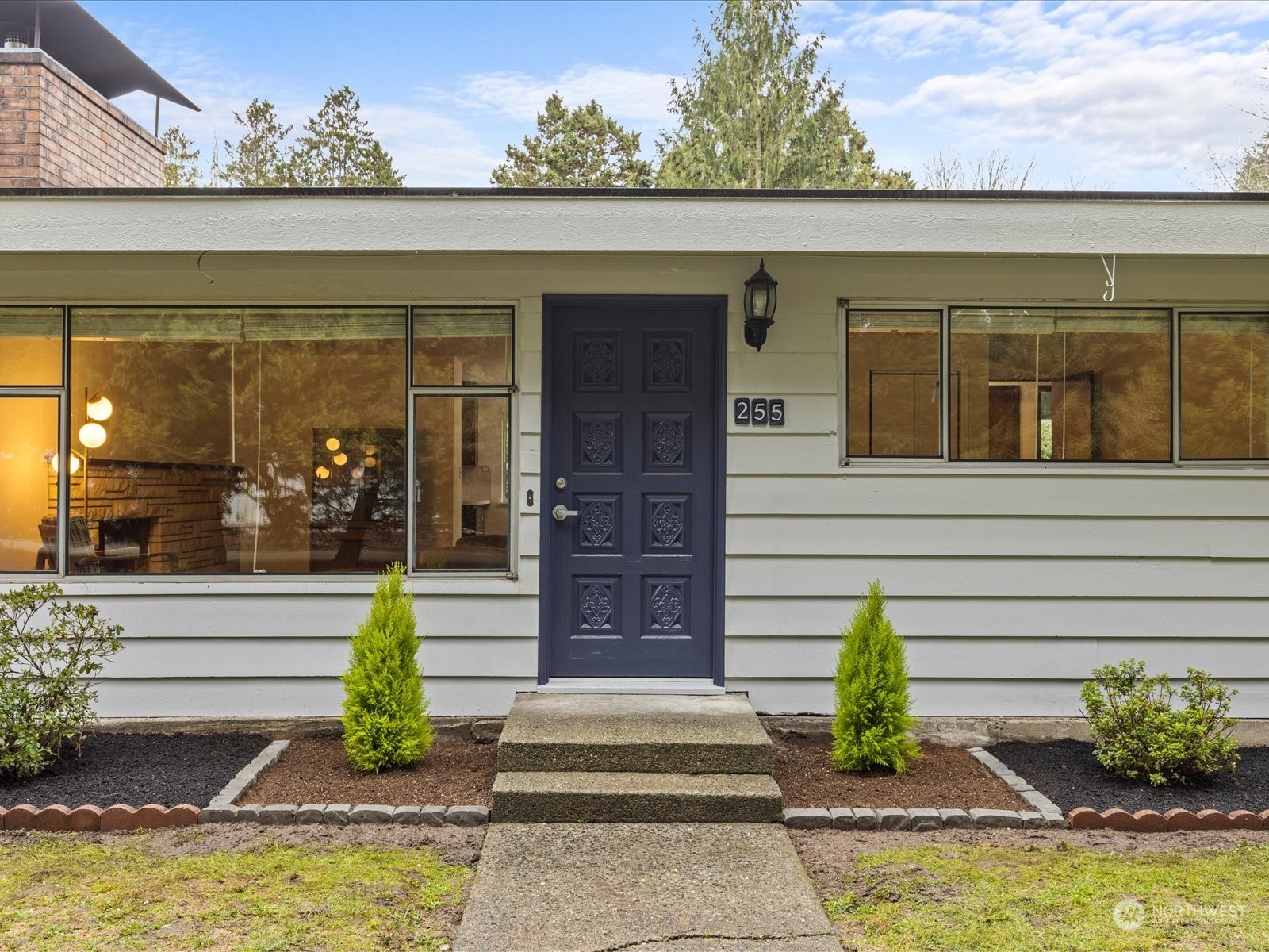 255 NW Alder Court