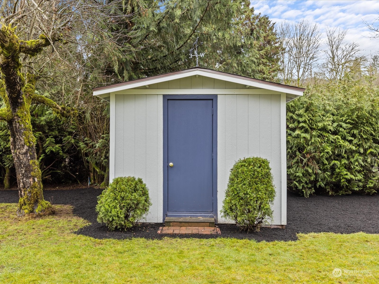 255 NW Alder Court