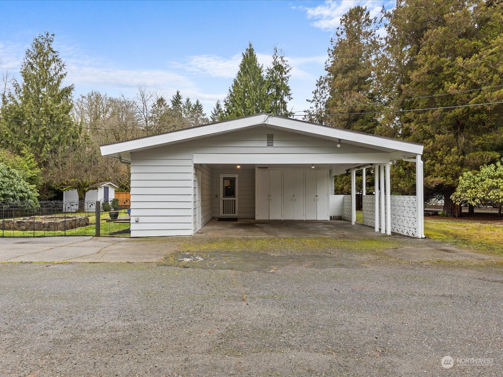 255 NW Alder Court