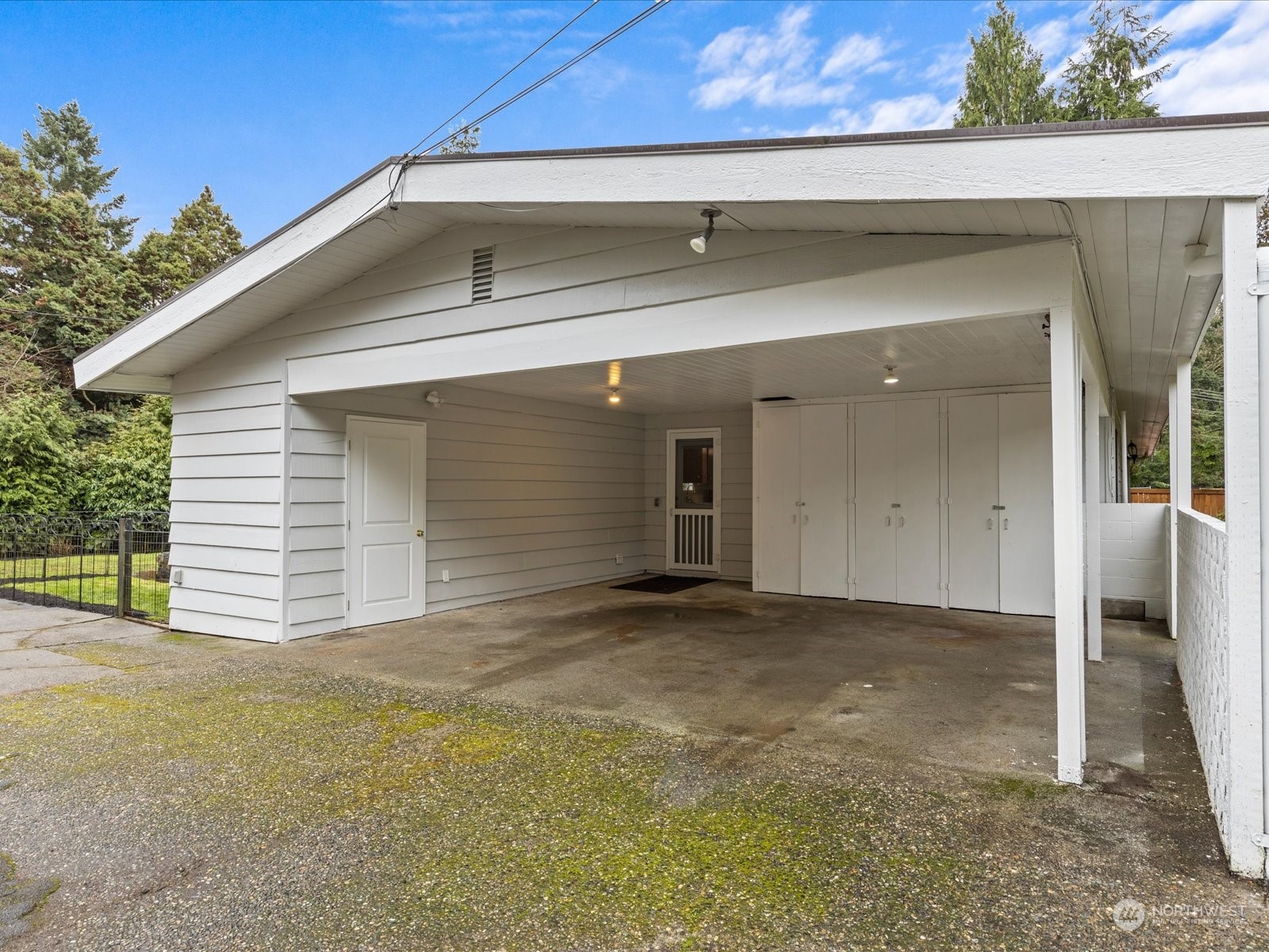 255 NW Alder Court