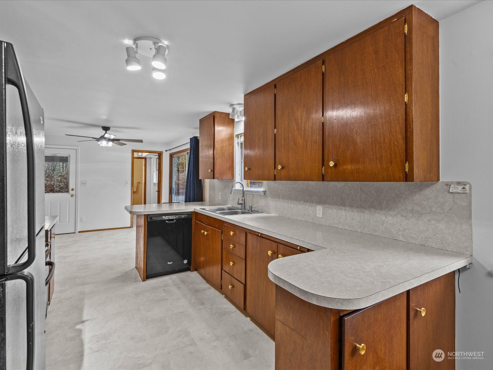255 NW Alder Court
