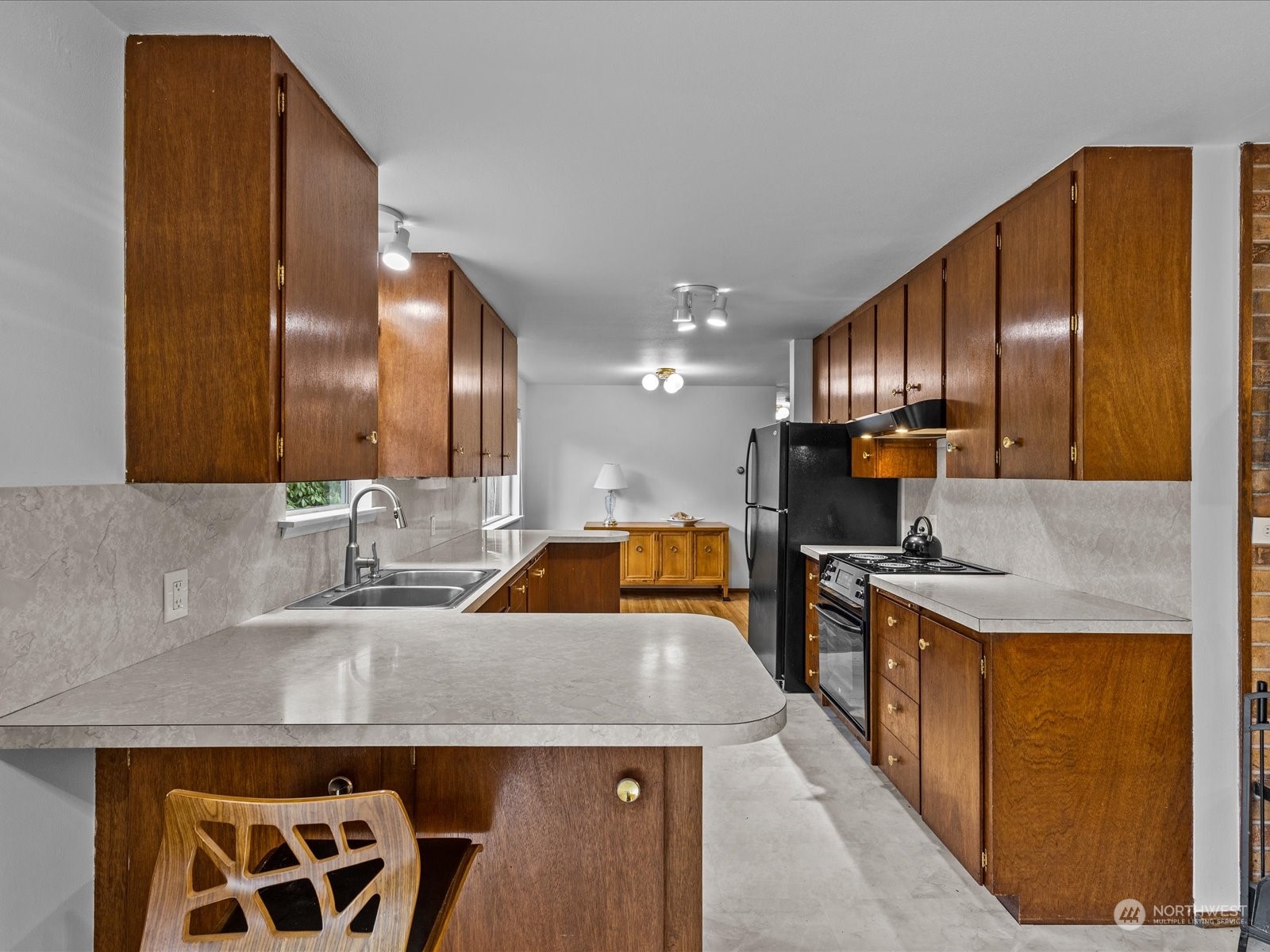 255 NW Alder Court