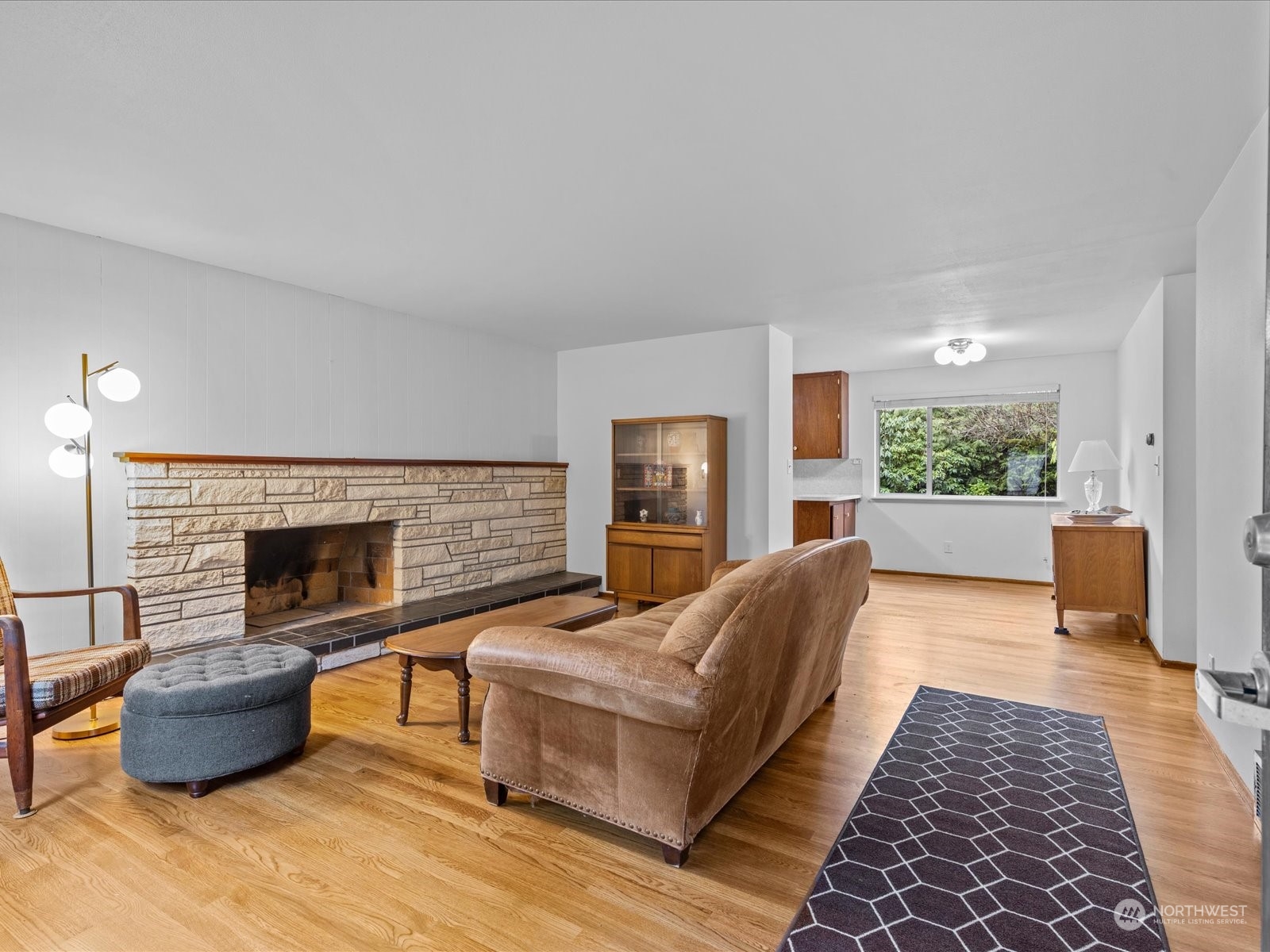 255 NW Alder Court