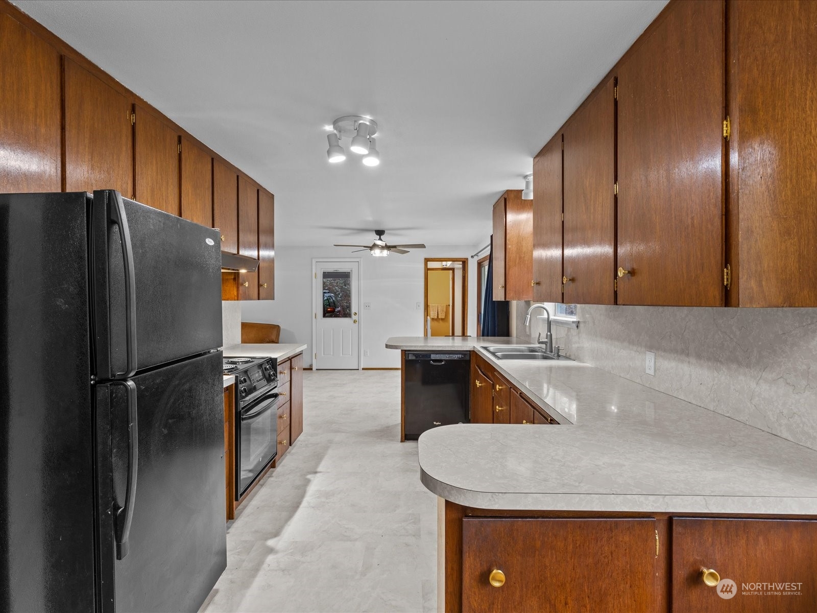 255 NW Alder Court