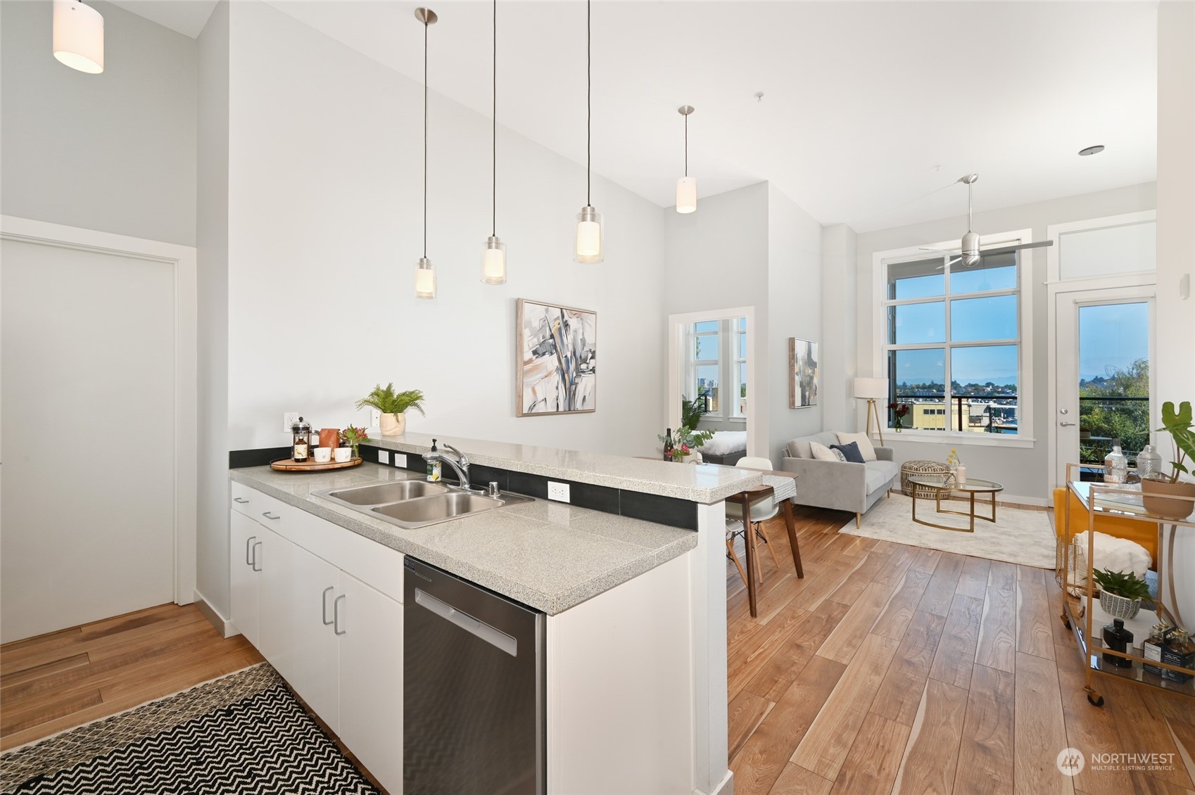 655 Crockett Street Unit: B106