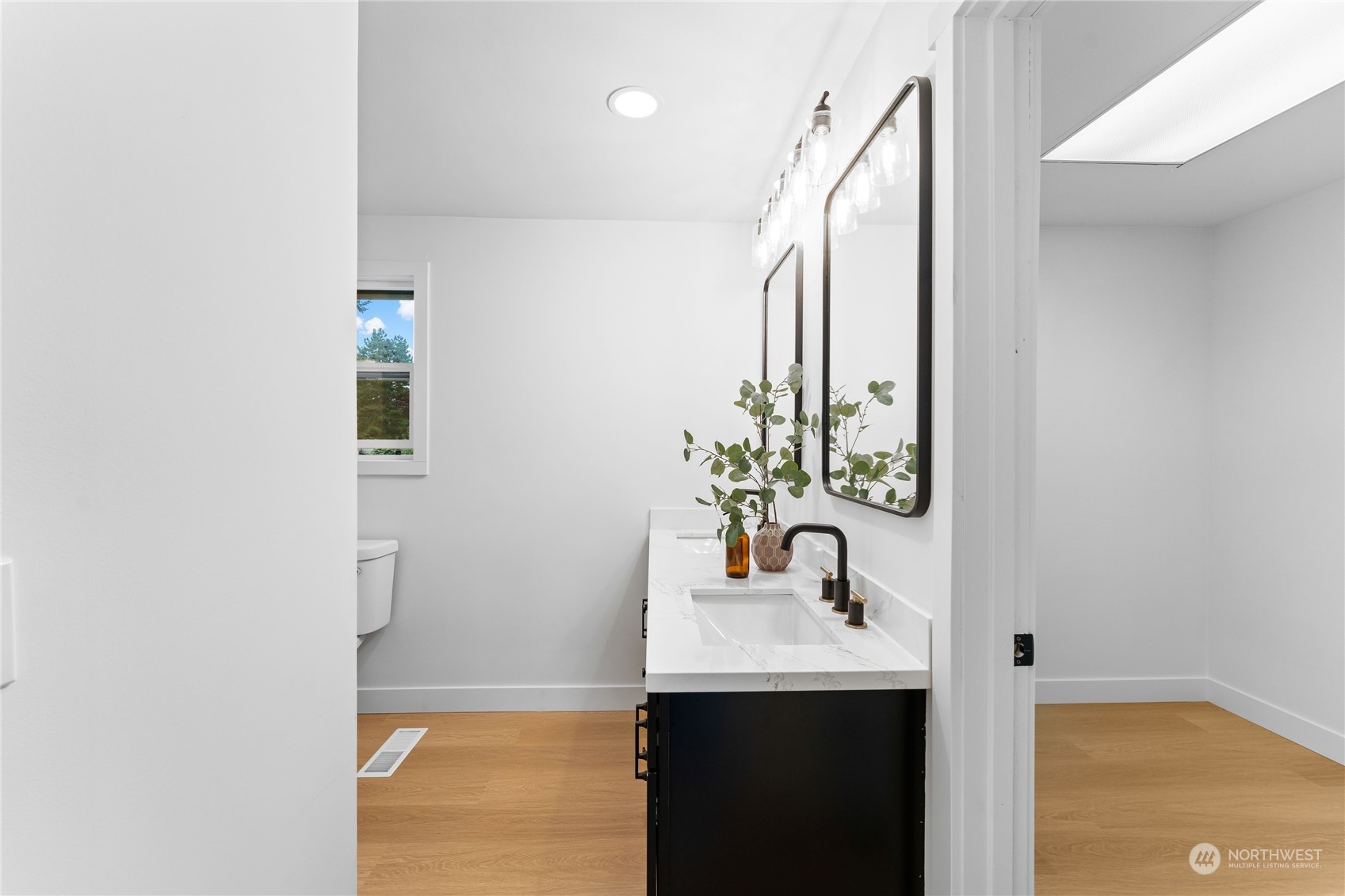 2422 Larlin Dr
