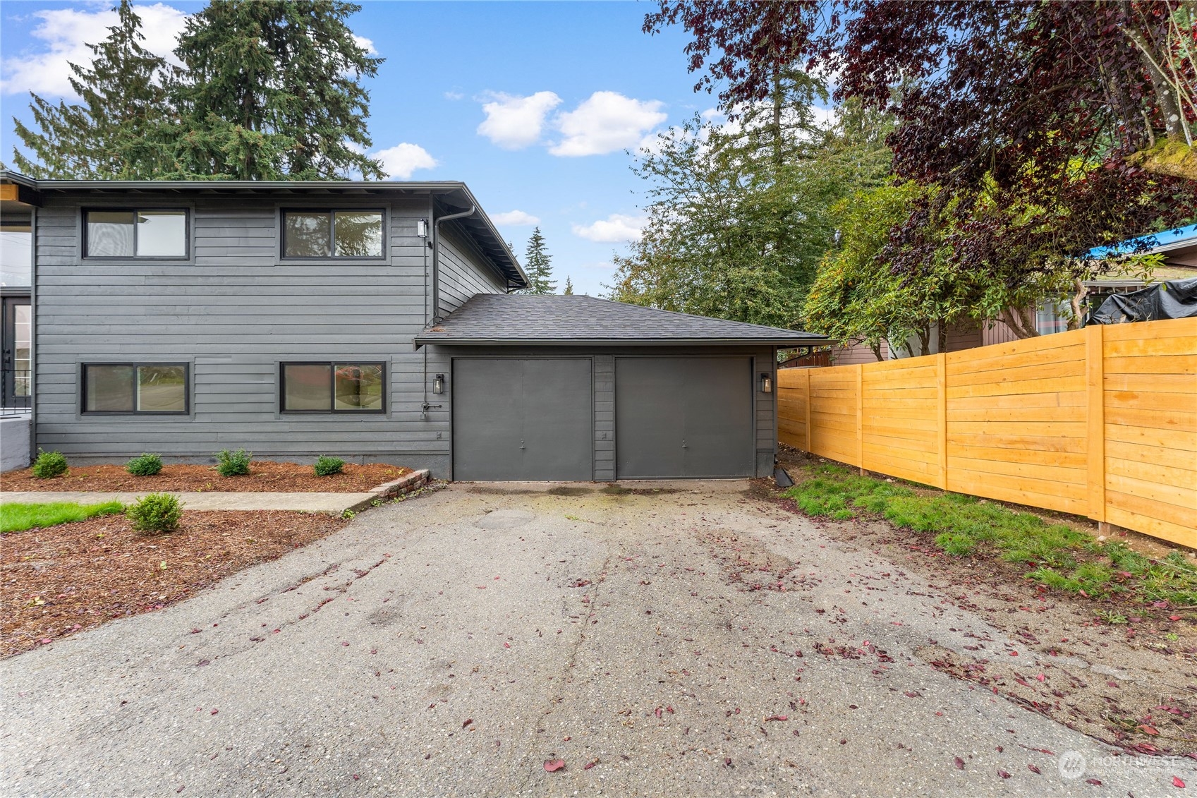 2422 Larlin Dr