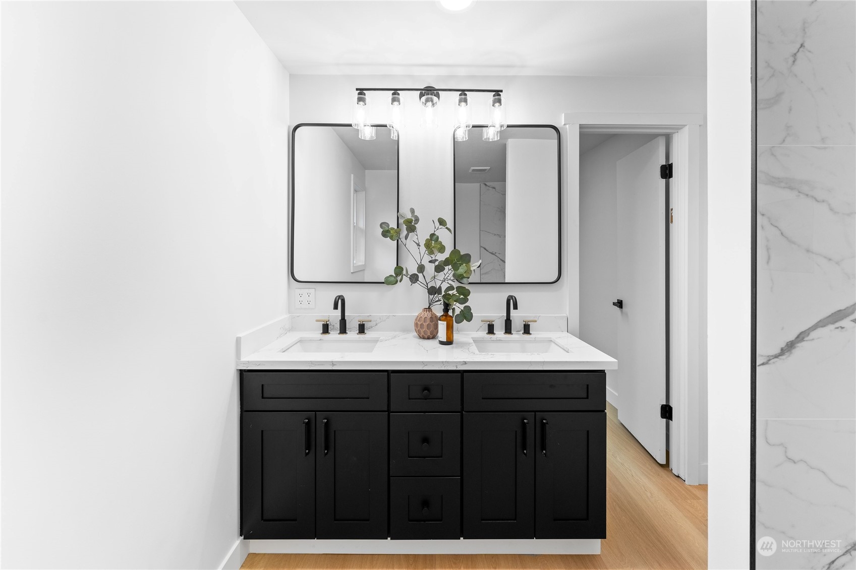2422 Larlin Dr