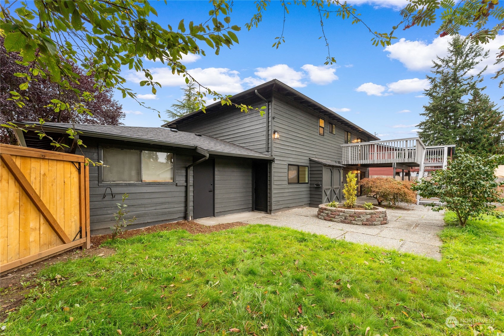 2422 Larlin Dr