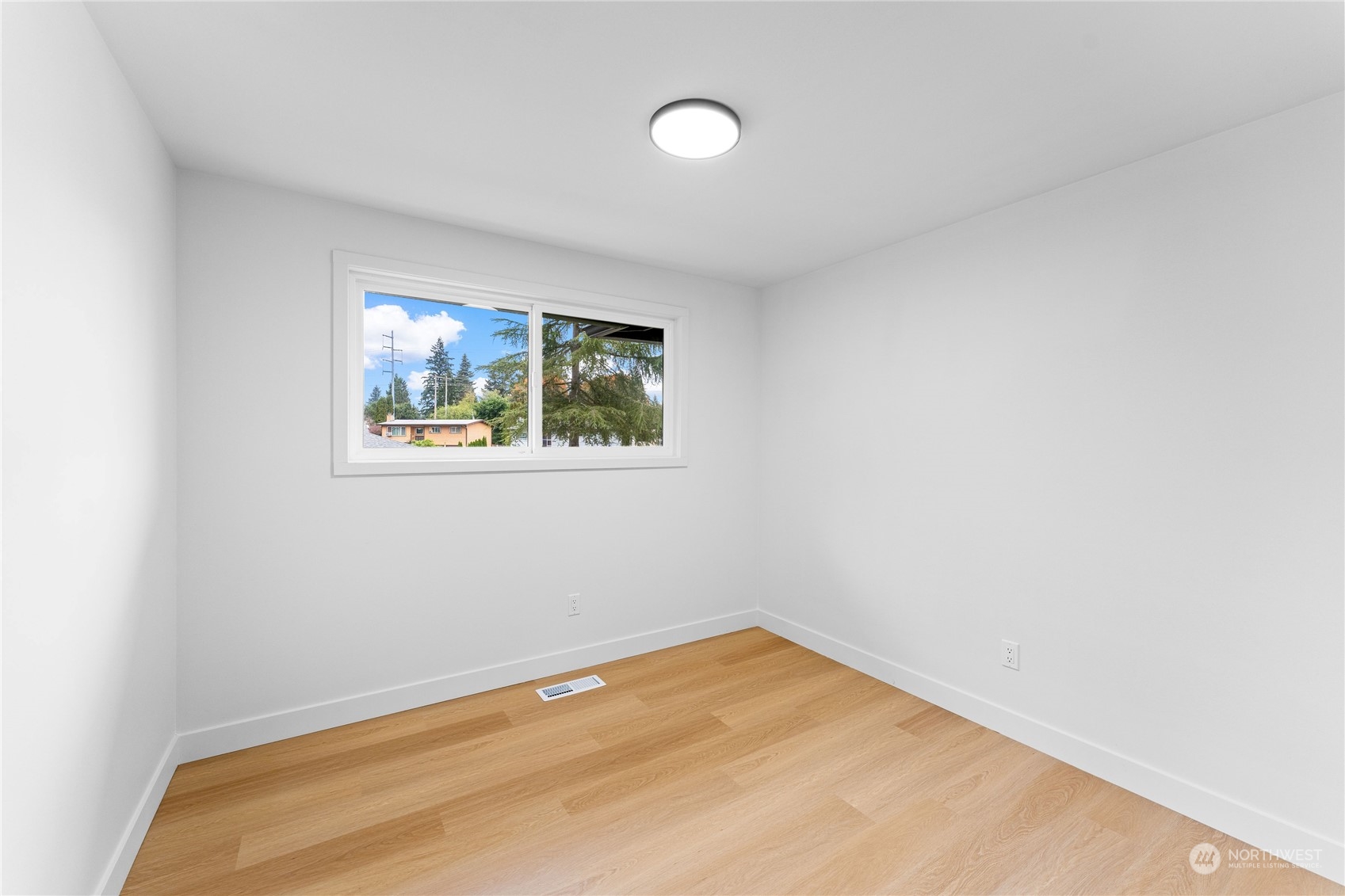 2422 Larlin Dr
