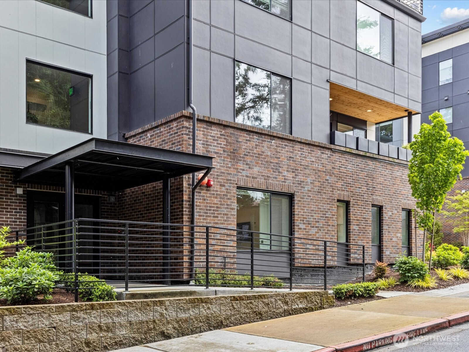 15528 NE 15th Place Unit: 201