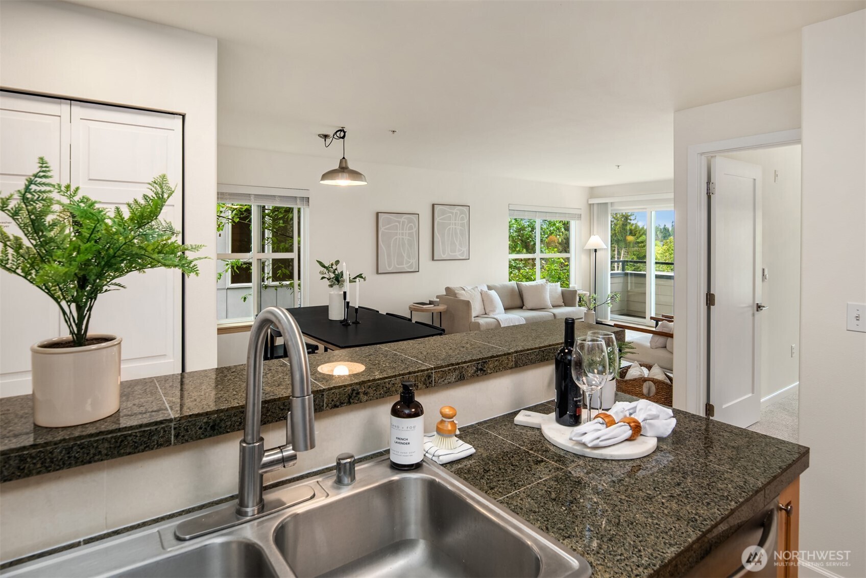 9057 Greenwood Avenue N Unit: 201