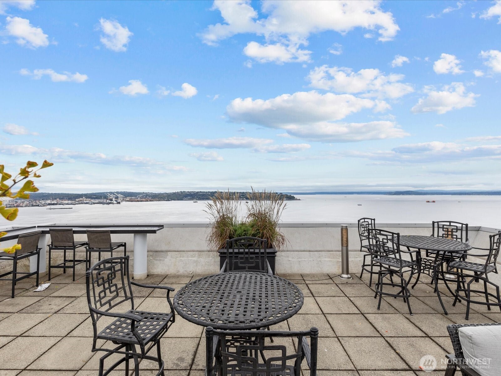 121 Vine Street Unit: 601