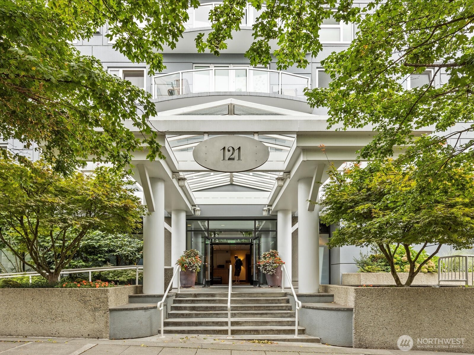 121 Vine Street Unit: 601