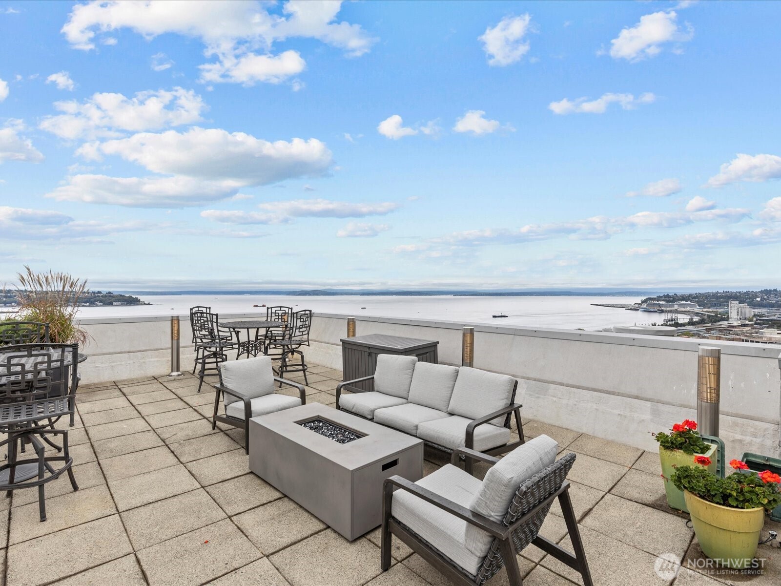 121 Vine Street Unit: 601