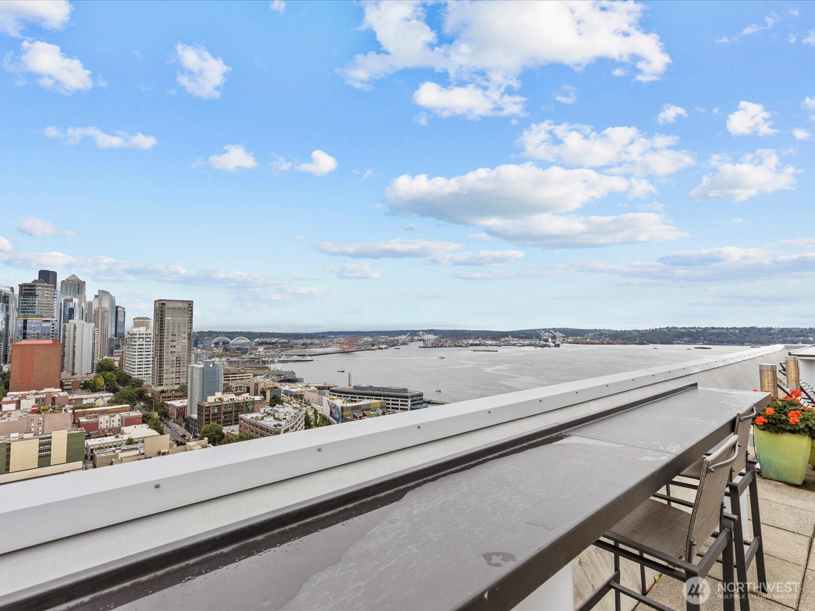 121 Vine Street Unit: 601