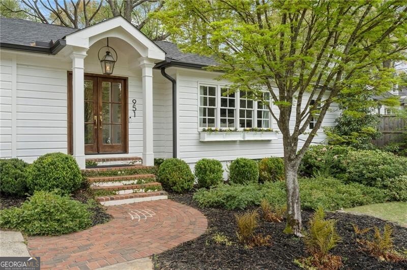 951 Northcliffe Drive NW