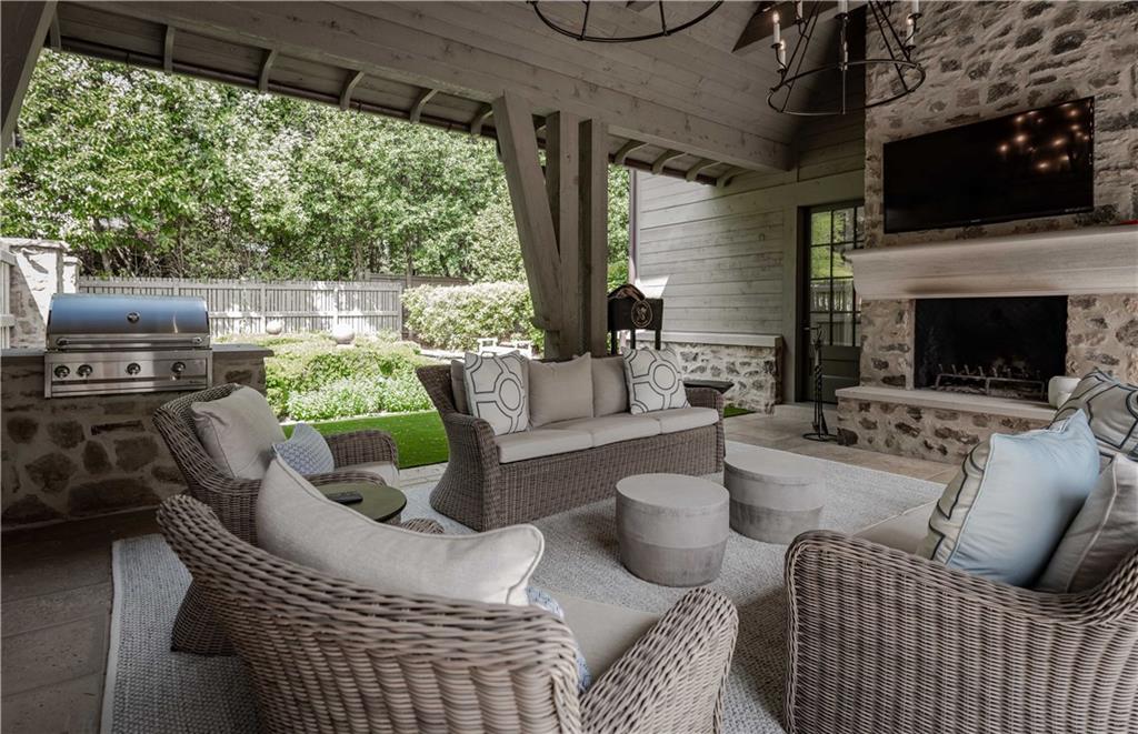 2979 Ridgewood Road NW