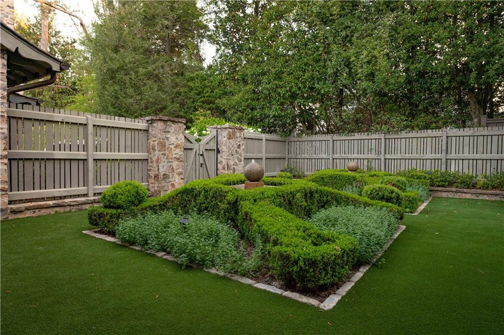 2979 Ridgewood Road NW