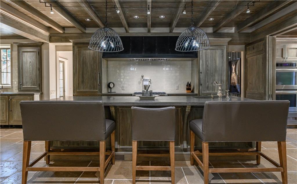 2979 Ridgewood Road NW