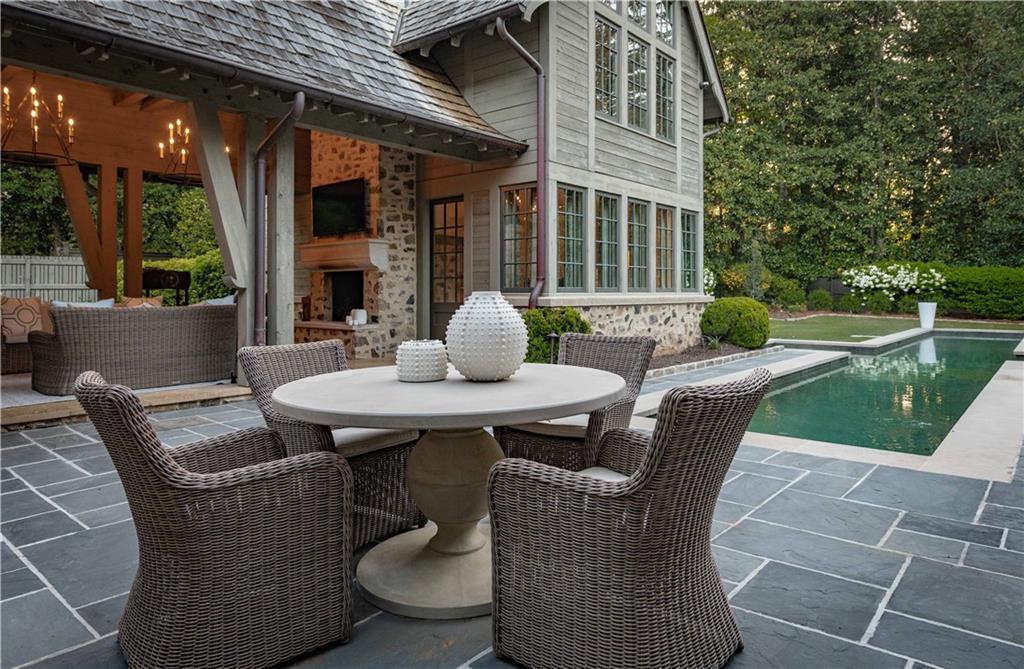 2979 Ridgewood Road NW