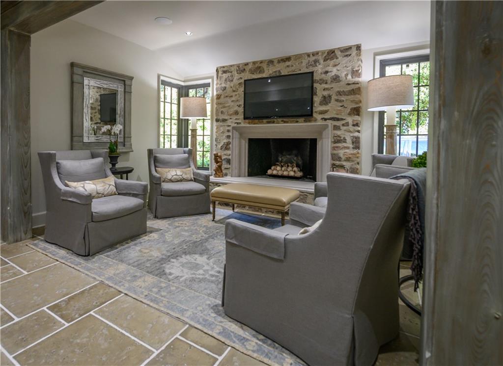 2979 Ridgewood Road NW