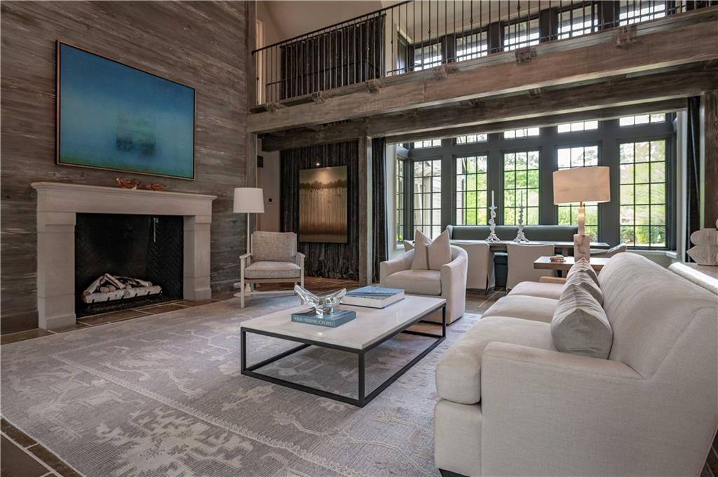 2979 Ridgewood Road NW