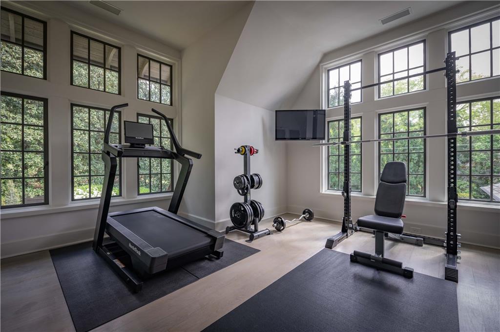 2979 Ridgewood Road NW