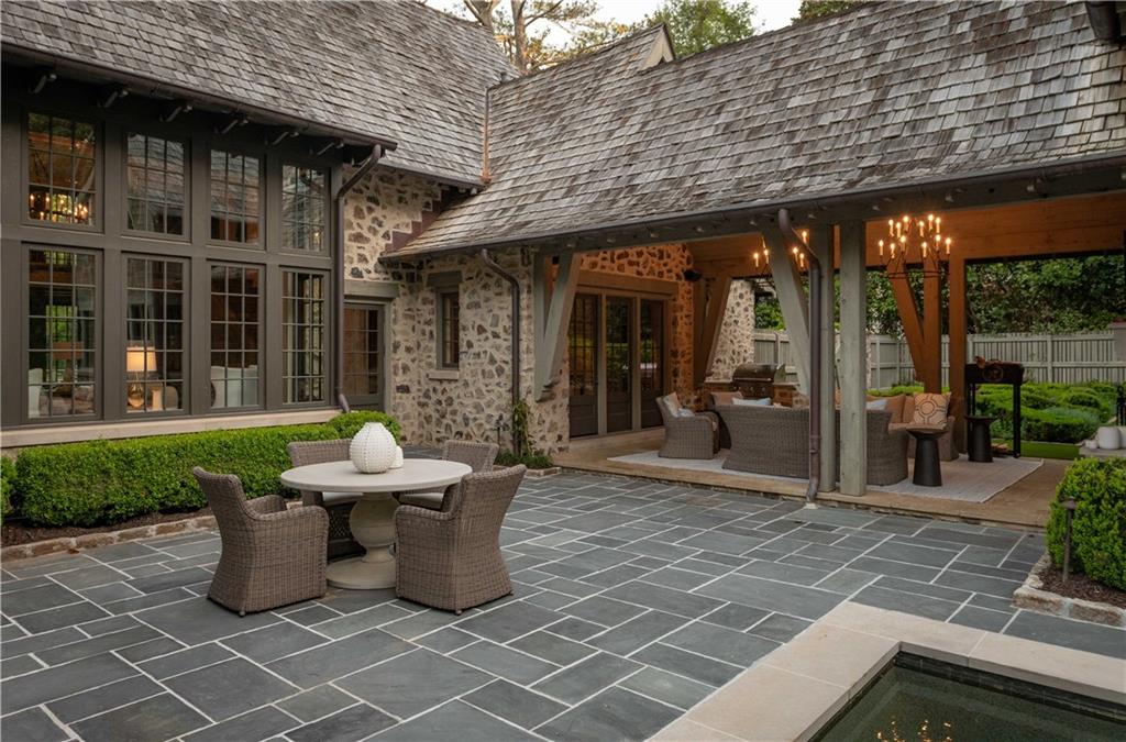 2979 Ridgewood Road NW