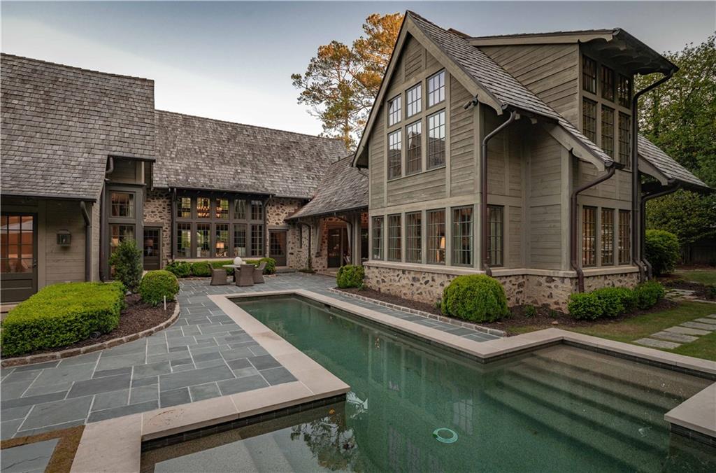 2979 Ridgewood Road NW