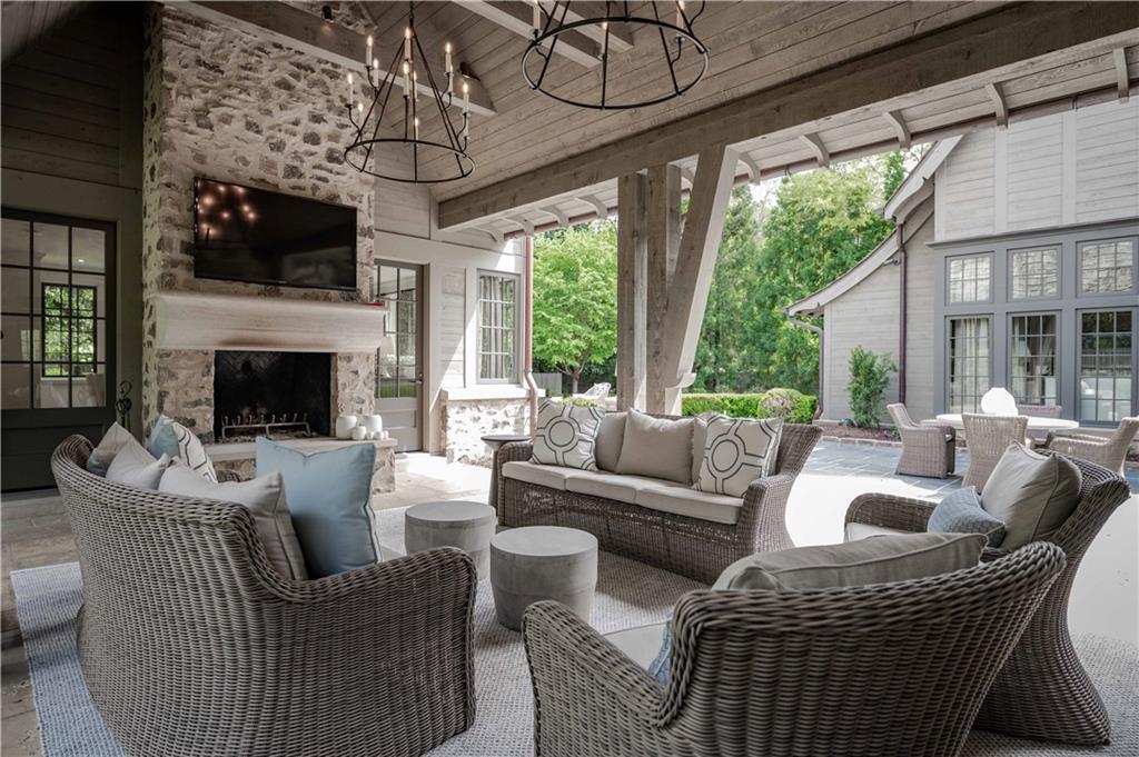 2979 Ridgewood Road NW