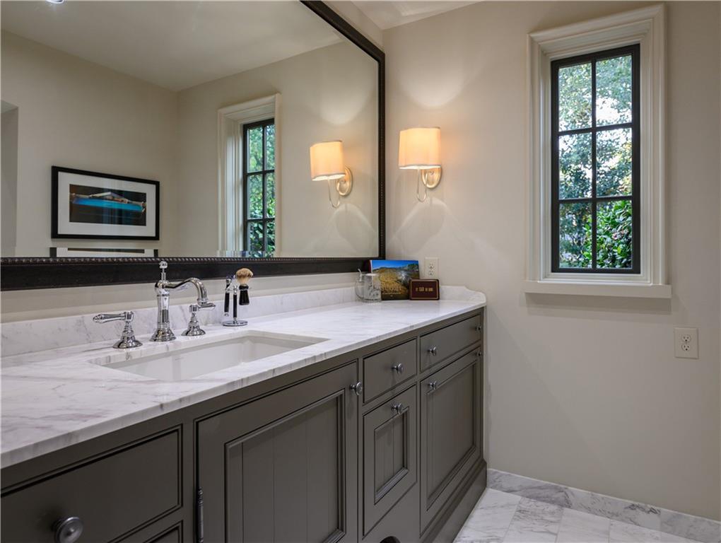 2979 Ridgewood Road NW