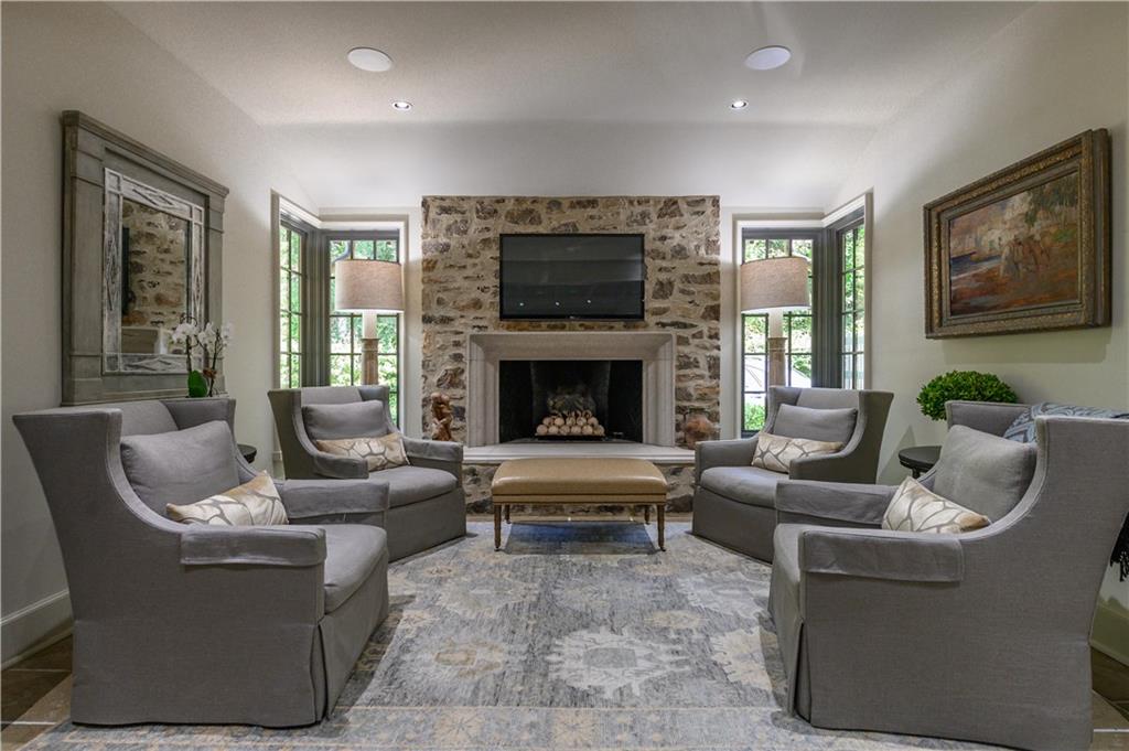 2979 Ridgewood Road NW