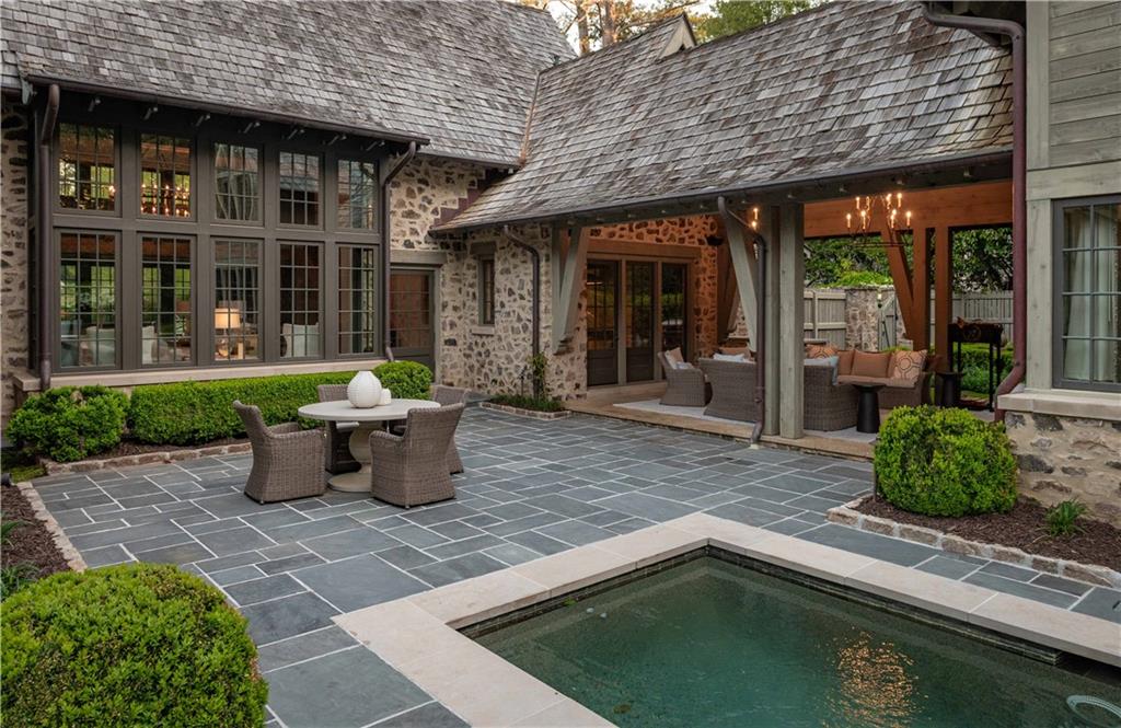 2979 Ridgewood Road NW