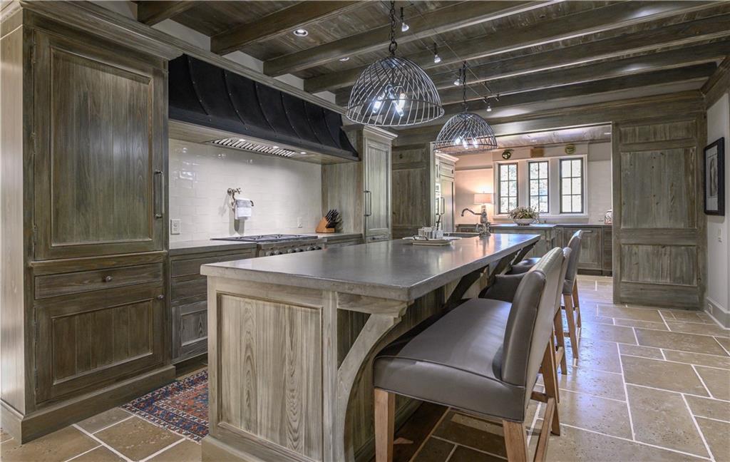 2979 Ridgewood Road NW