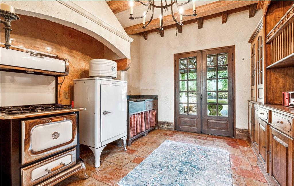 2100 West Wesley Road