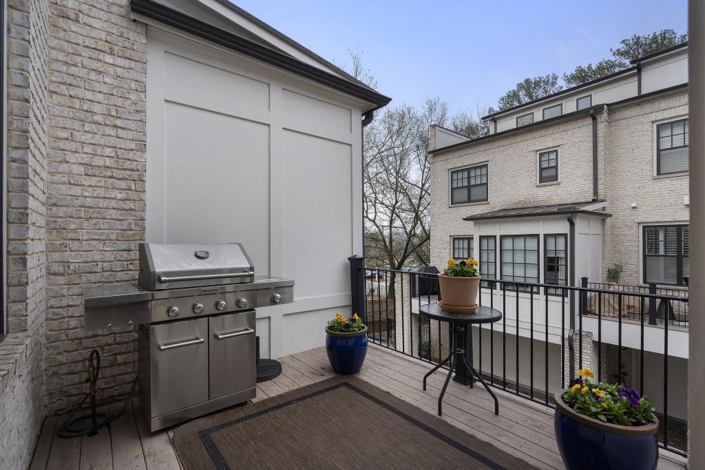 18 Peachtree Avenue Unit 5