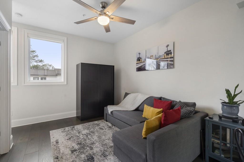 18 Peachtree Avenue Unit 5