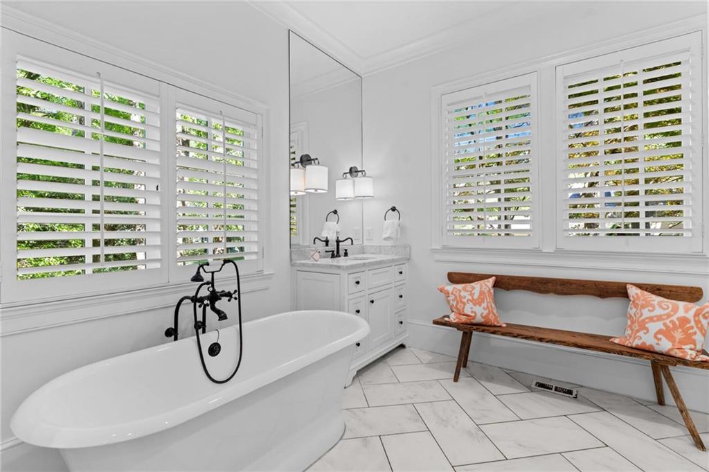 2591 Hyde Manor Drive NW